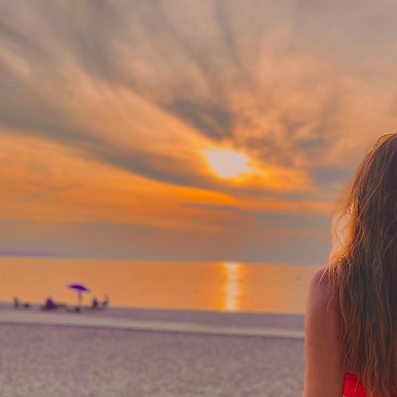 Meet your Posher, Breanna - Picture 2 of 2